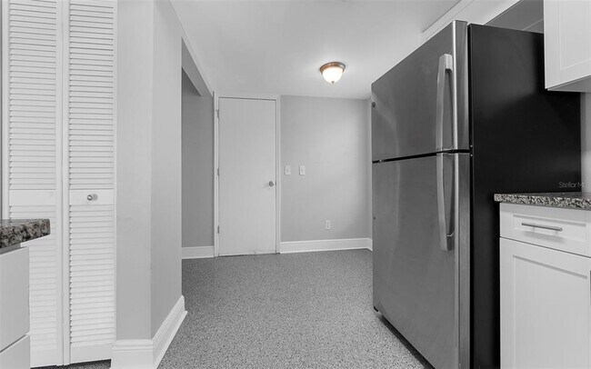 Building Photo - 1651 Palm Leaf Dr