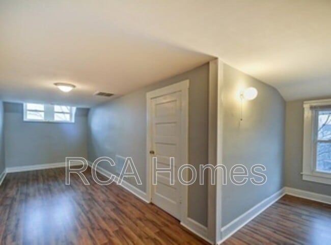 Building Photo - 2912.5 Shelby St