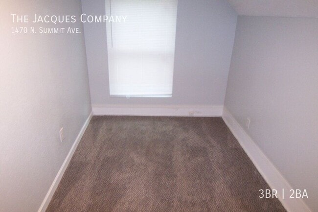 Building Photo - 1470 N Summit Ave