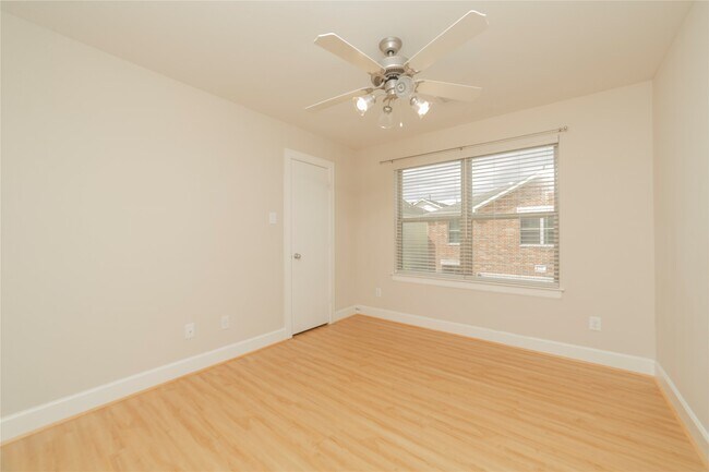 Building Photo - 3718 Main Aspen Dr