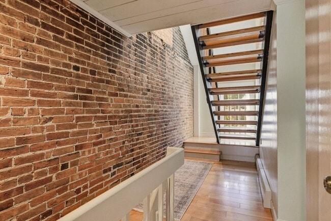 Building Photo - 25 Munroe St