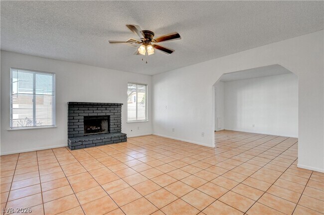 Building Photo - 707 Honeybee Ct