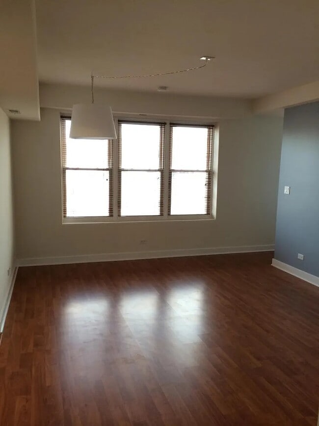 Building Photo - 4335 W Irving Park Rd