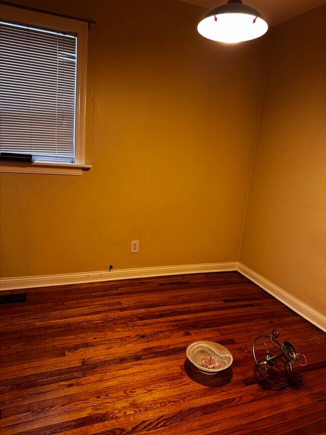 Building Photo - 3441 N Ridgeway Ave