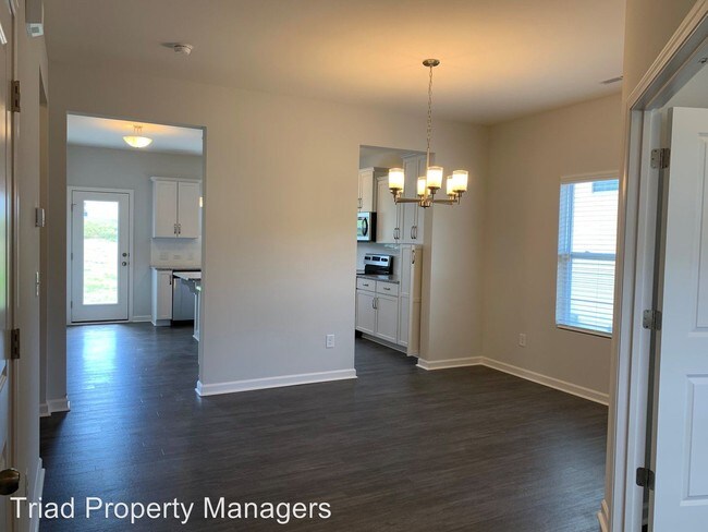 Building Photo - 3 br, 2.5 bath House - 106 Aden Place