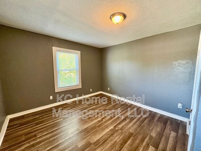 Building Photo - 6103 Walrond Ave
