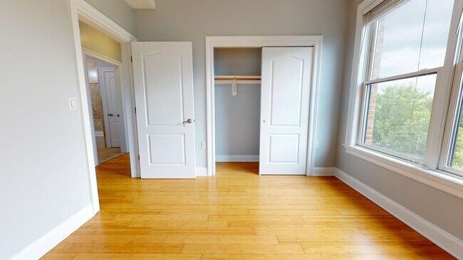 Building Photo - 5 Monitor St