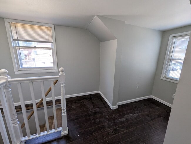 Building Photo - Pretty on Penfield - 3 Bedroom, 1 Bath Cha...