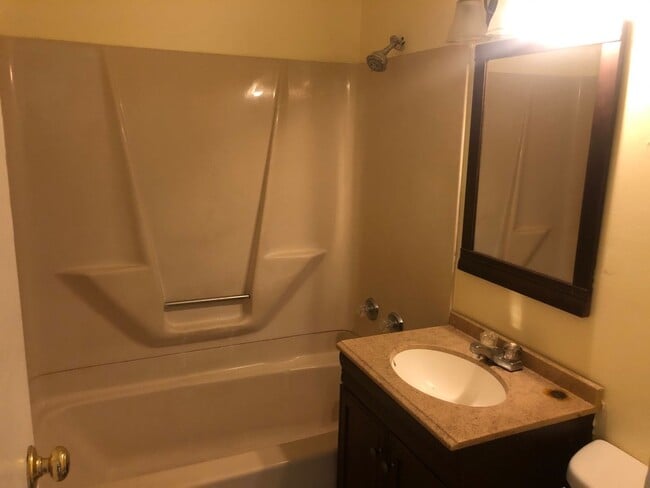 Building Photo - 1207 Maplepark Dr