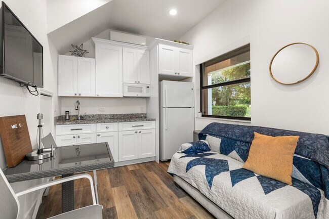 Building Photo - 14492 Equestrian Way