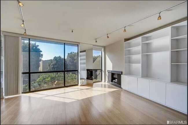 Building Photo - 1 Bed/1 Bath In Pacific Heights with Parking and Roof Deck