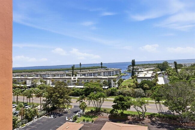 Building Photo - 4401 Gulf of Mexico Dr
