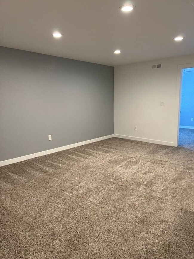 Building Photo - Spacious 5-Bedroom Home with Finished Base...