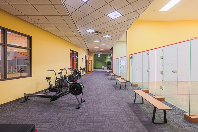 Building Photo - 675 S President St