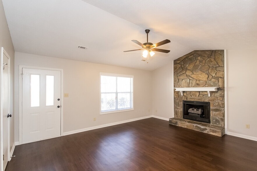 Building Photo - 470 Rosehill Dr