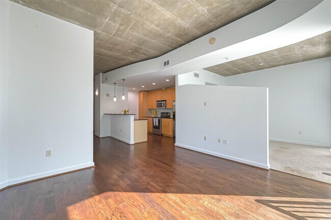 Building Photo - 5925 Almeda Rd