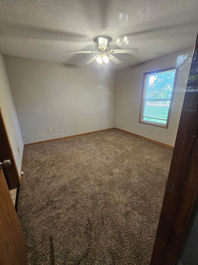 Building Photo - 520 E Park St