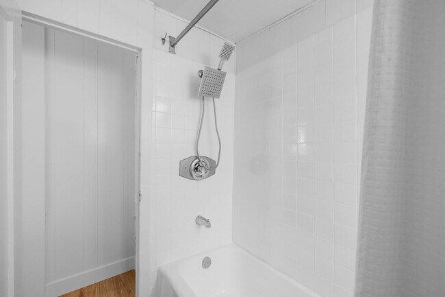 Building Photo - 344 Bonair St