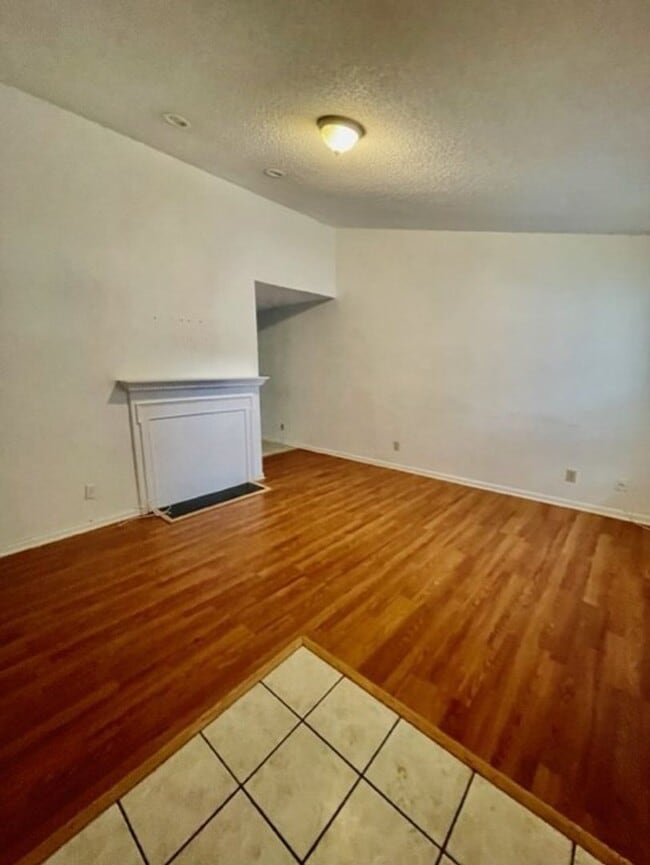 Building Photo - Adorable 3 bedroom 2 bath Ranch style home. Located in the Bridlewood community