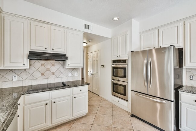 Building Photo - 13006 Peach Meadow Dr