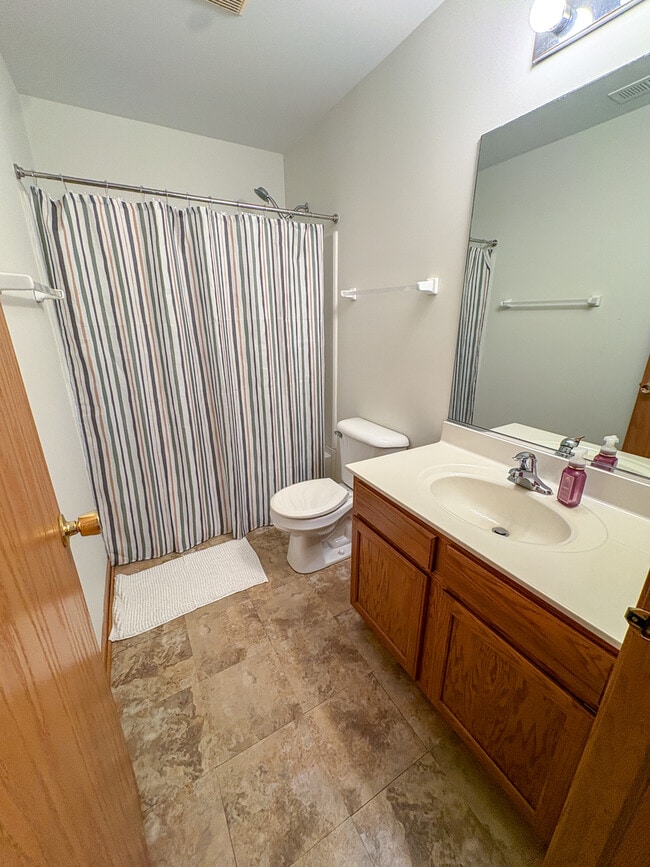 Building Photo - 1453 Millbrook Dr