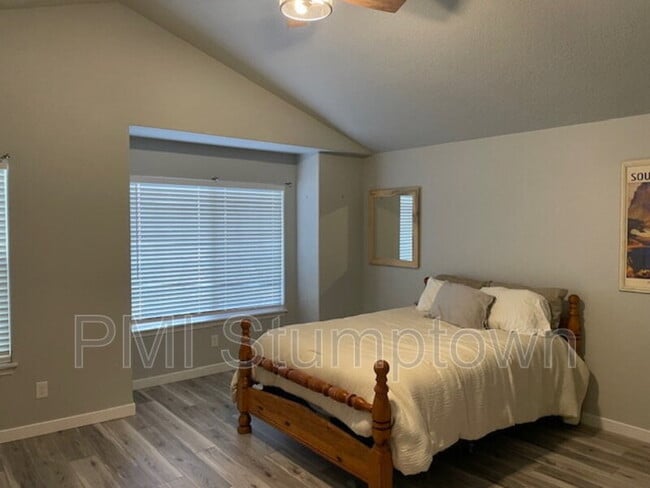 Building Photo - 16140 NW Fescue Ct