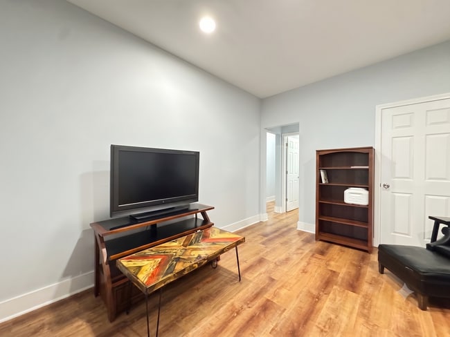 Building Photo - Fully Renovated 3BR Near Yale SOM | In-Unit Laundry | Large Back Porch