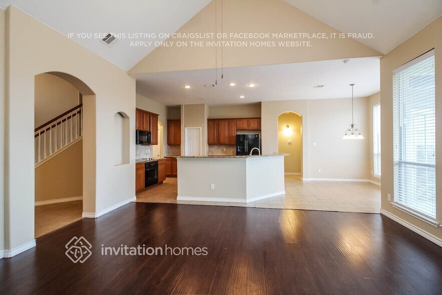 Building Photo - 908 Evergreen Ln