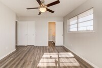 Building Photo - Newly renovated 3 bed / 2 Bath in Tulsa! Available Mid June!