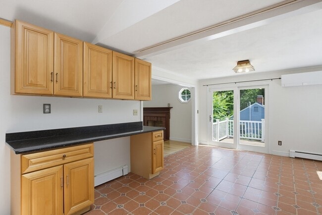 Building Photo - 37 Woodbury Rd