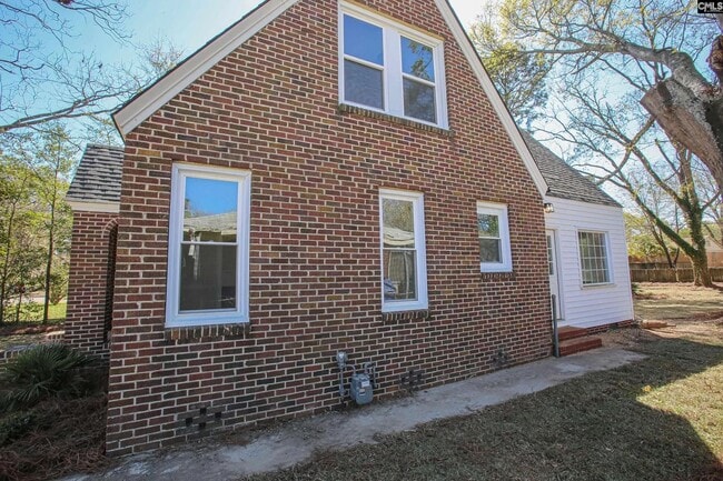 Building Photo - Charming 3-Bedroom Home in the Heart of Rosewood – Available July 2026!