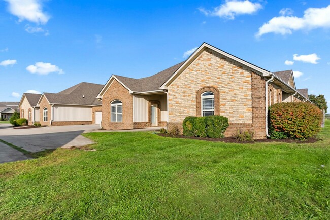 Building Photo - 590 Regency Cir