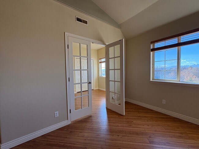 Building Photo - Millcreek Condo with Private Balcony & Pool!