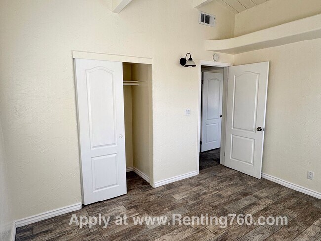 Building Photo - Cute and Cozy 2 Bed Home!