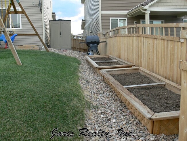 Building Photo - Immaculate just update  in the 4BR The Meadows