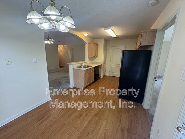 Building Photo - 10127 Cross Valley Dr