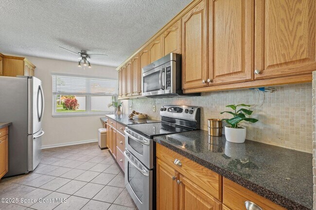 Building Photo - 763 Green Valley Ln