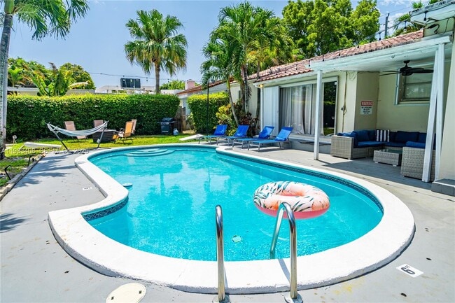 Building Photo - 437 NE 107th St