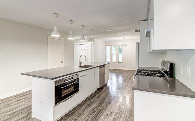 Building Photo - 3501 Rockhurst Ln