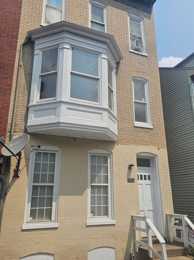 Building Photo - 569 W Philadelphia St