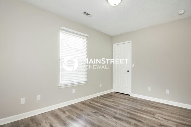 Building Photo - 3 Bedroom Pet-Friendly Home in CHARLOTTE, NC with Main Street Renewal