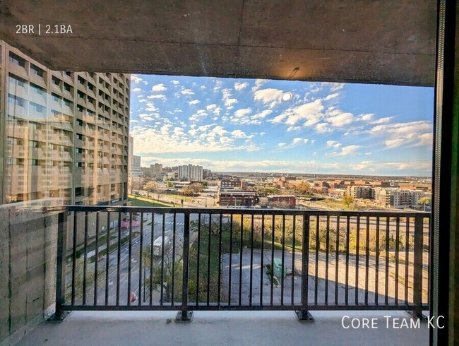 Primary Photo - 2 Bed + Den x 2.5 Bath Large Apartment For...