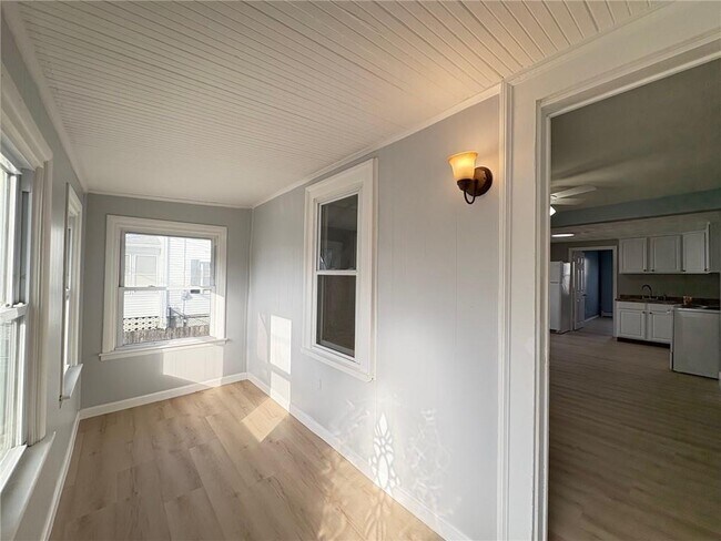 Building Photo - 23 Knight St