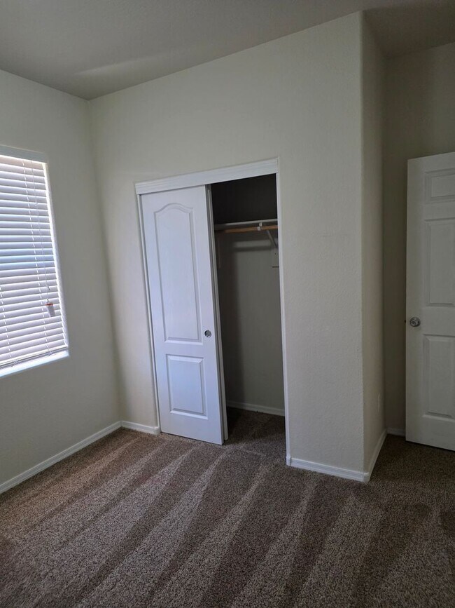 Building Photo - NW 3/BD 2/BA 2/CG Single Story