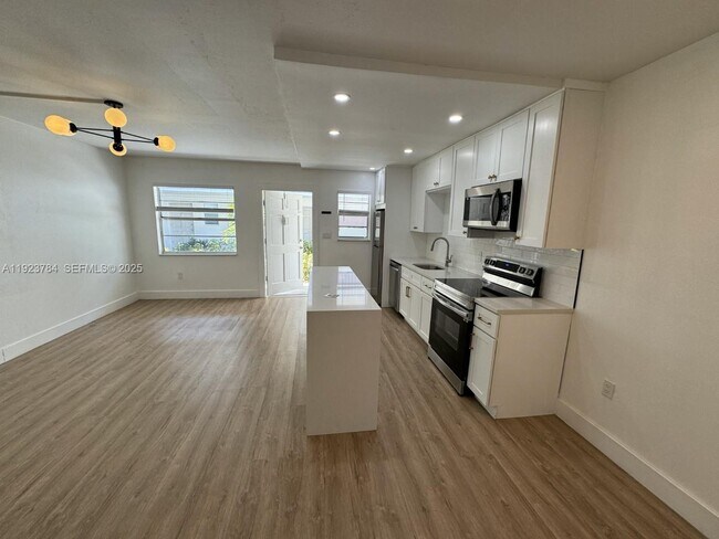 Building Photo - 1720 Cleveland St