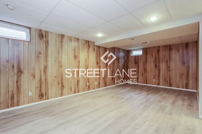 Building Photo - REDUCED! - Now offering $1000 off first fu...