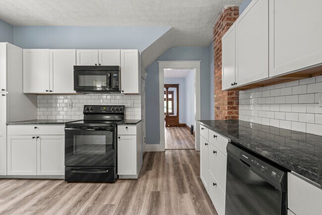 Building Photo - 2332 E 16th St