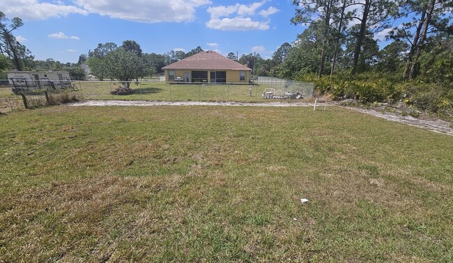 Building Photo - MUST SEE-BRAND NEW THREE BEDROOM, 2 BATH, ...