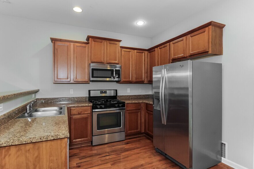 Building Photo - 121 Bethany Manor Dr