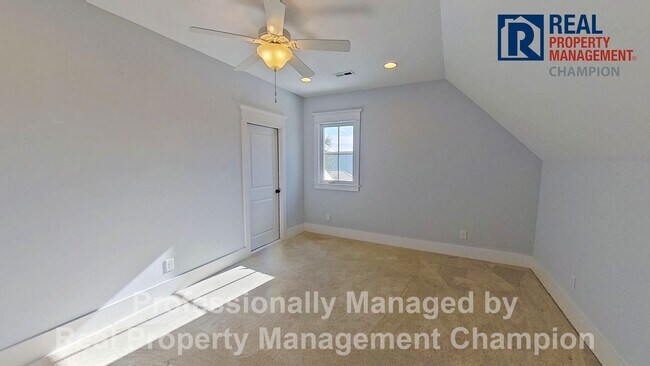 Building Photo - Exquisite Executive Home in Autumn Hall